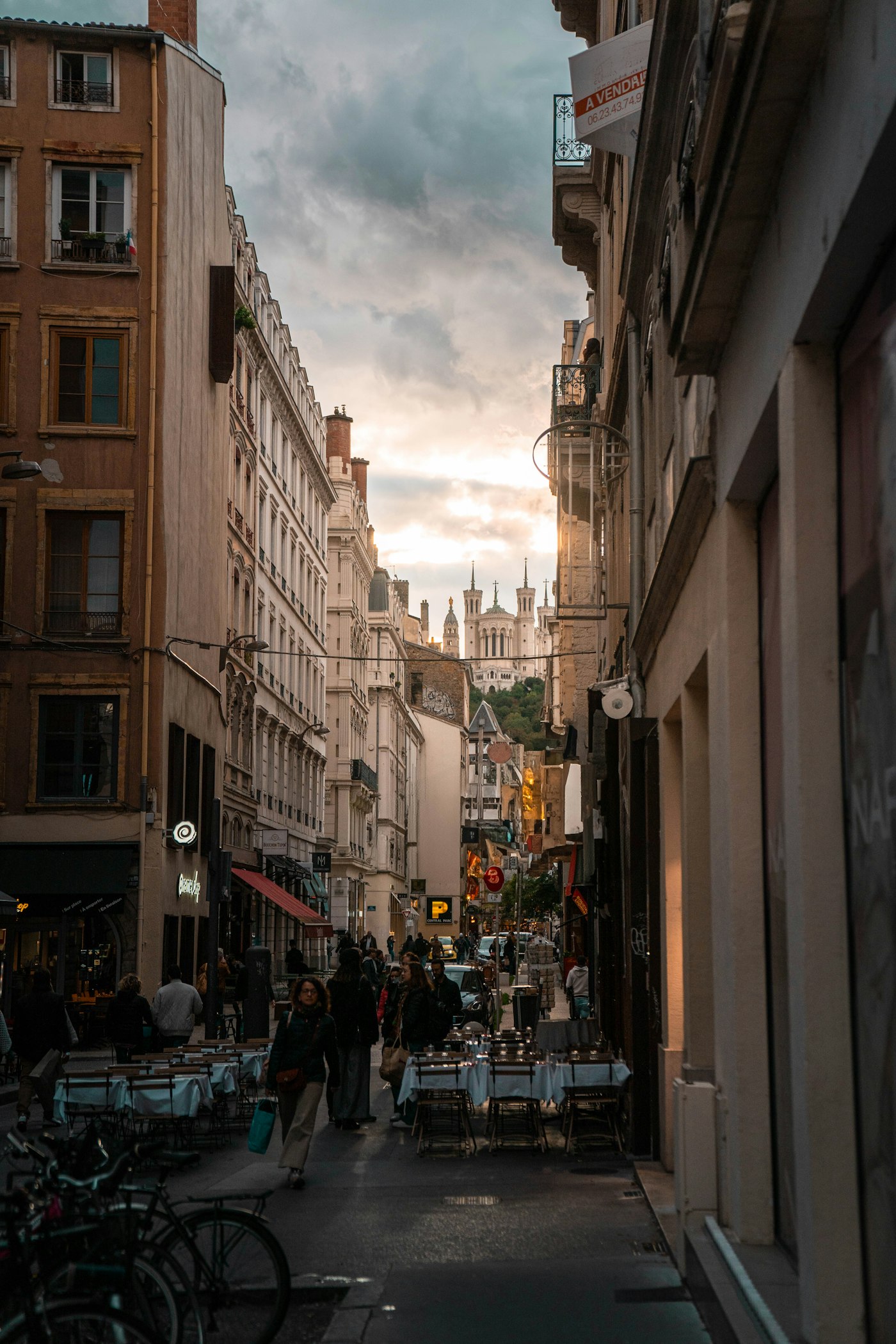 Ruelle du Vieux Lyon aux façades colorées